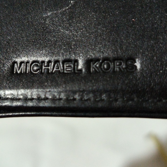 Michael Kors Leather Bifold Wallet 8" X 4" - Picture 5 of 5